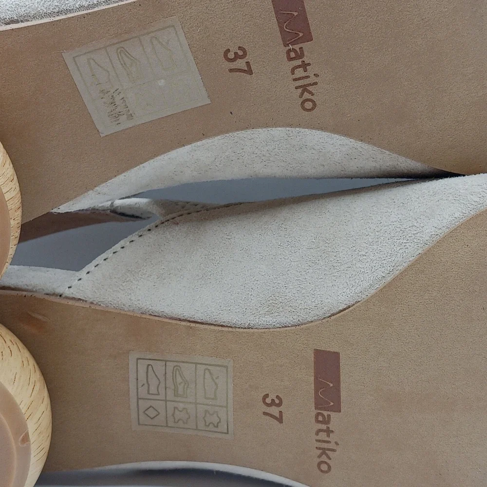NIB Matiko Circa Suede Slingback Pumps Wooden Orb Heel Pointed Toe Size 37 Peach